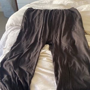 The GREAT. Lounge crop with pockets